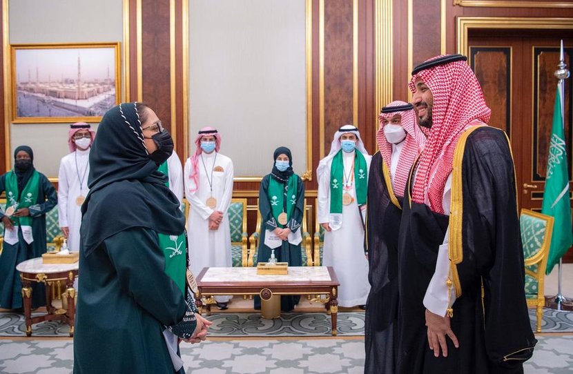 ولي العهد يستقبل الطلبة الفائزين في معرض آيسف 2022