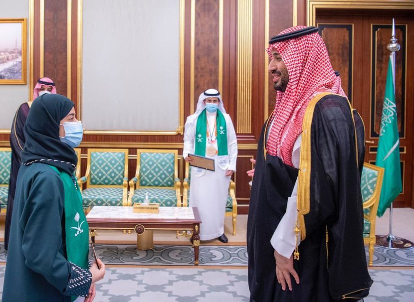 ولي العهد يستقبل الطلبة الفائزين في معرض آيسف 2022