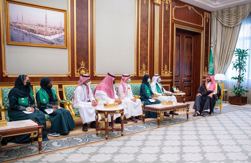 ولي العهد يستقبل الطلبة الفائزين في معرض آيسف 2022