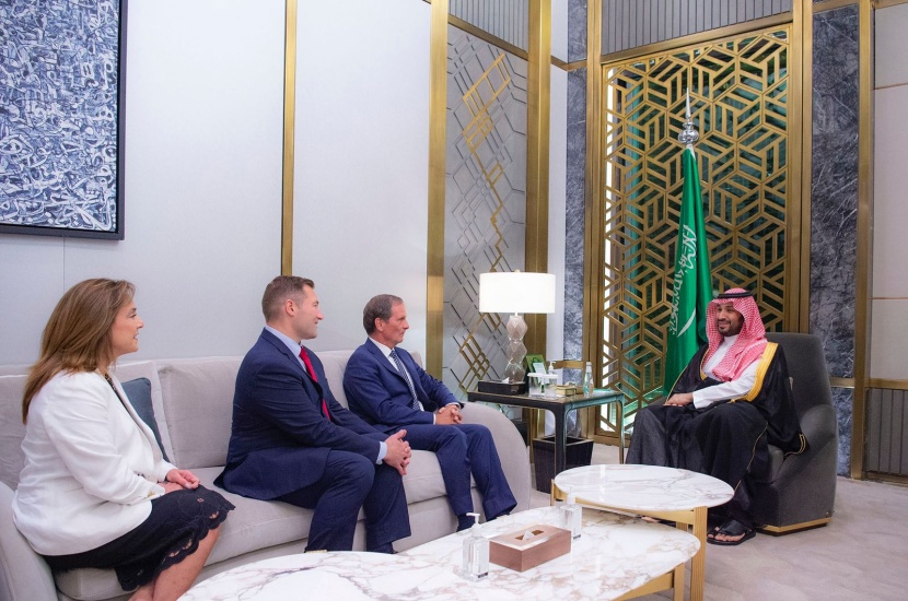  ولي العهد يستقبل وفداً من أعضاء الكونجرس الأمريكي
