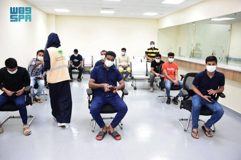 "الصحة": انخفاض إصابات كورونا واستقرار الحالات الحرجة