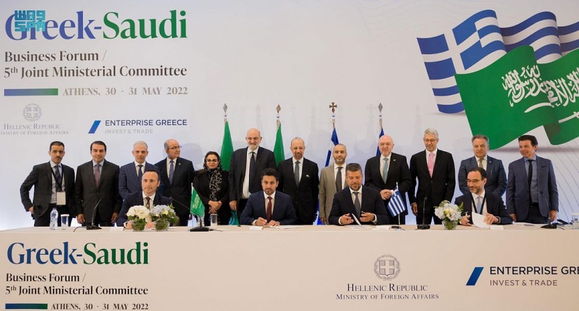 الفالح يبحث فرص توسيع الشراكات الاستثمارية للقطاع الخاص في السعودية واليونان