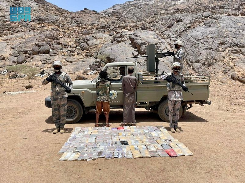 حرس الحدود يحبط تهريب كميات من الحشيش والقات وأقرص الإمفيتامين ويقبض على المشاركين