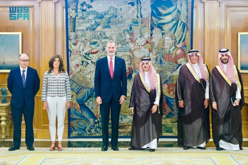 ملك إسبانيا يستقبل وزير الخارجية