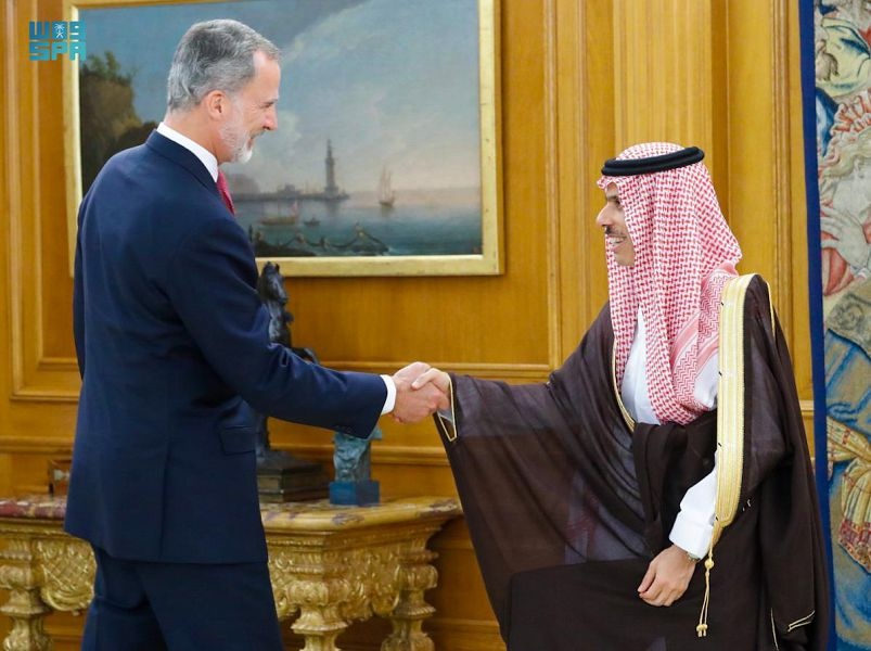ملك إسبانيا يستقبل وزير الخارجية