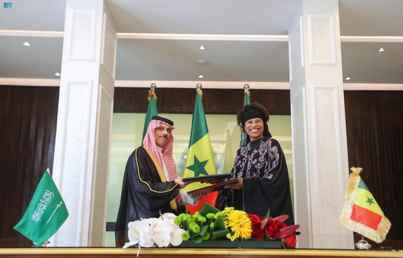 وزير الخارجية يلتقي وزيرة الشؤون الخارجية والسنغاليين في الخارج