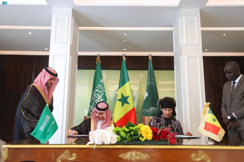 وزير الخارجية يلتقي وزيرة الشؤون الخارجية والسنغاليين في الخارج