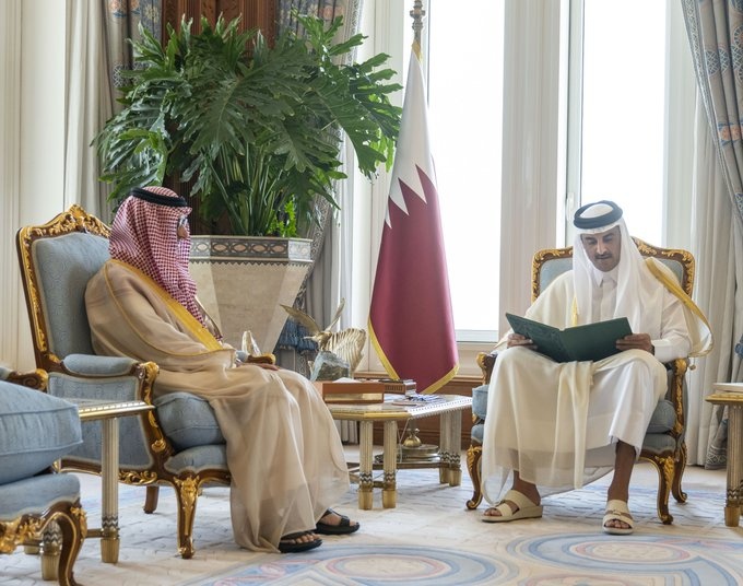 خادم الحرمين الشريفين يبعث رسالة خطية لأمير قطر