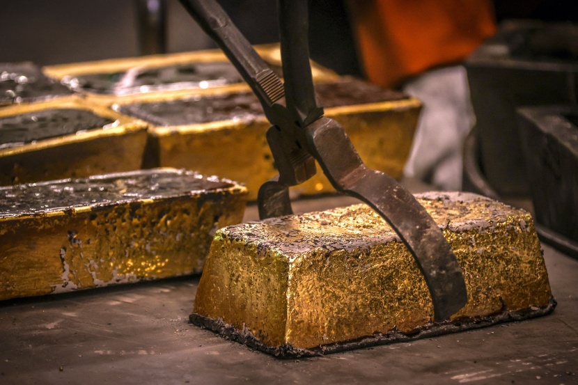 أسعار الذهب تنخفض وتتجه لتسجيل أكبر خسارة أسبوعية في شهر 