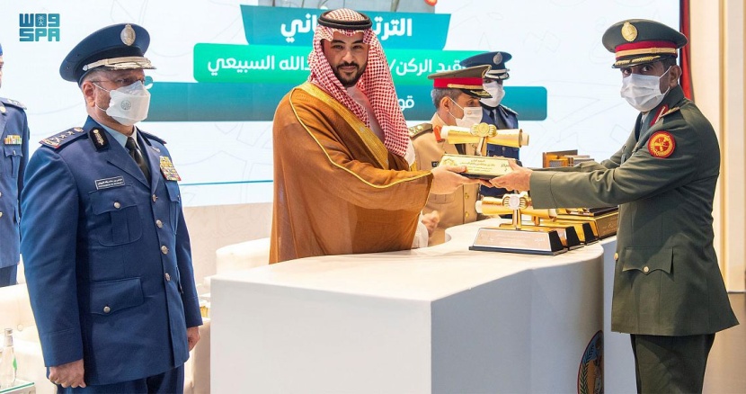نيابة عن ولي العهد..نائب وزيرِ الدفاع يرعى حفل تخريج طلبة كلية القيادة والأركان للقوات المسلحة