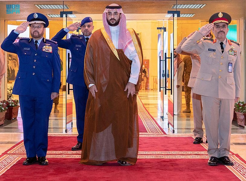 نيابة عن ولي العهد..نائب وزيرِ الدفاع يرعى حفل تخريج طلبة كلية القيادة والأركان للقوات المسلحة