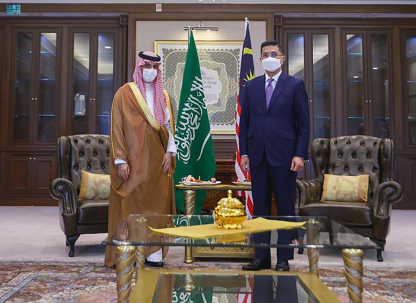 السعودية تبحث مع ماليزيا تطوير العلاقات التجارية والصناعية والاستثمارية