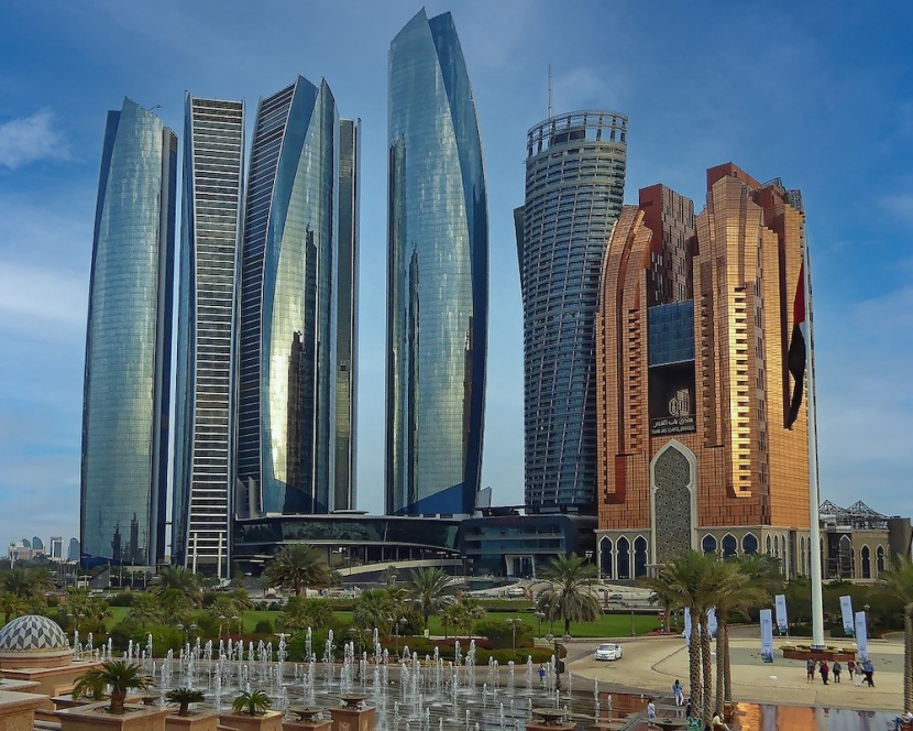 المركزي الإماراتي يرفع توقعاته لنمو الناتج المحلي الإجمالي الحقيقي إلى 4.2% العام المقبل