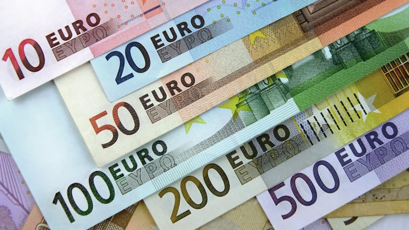 اليورو عند أعلى مستوياته في أسبوعين مع ترقب قرار المركزي الأوروبي