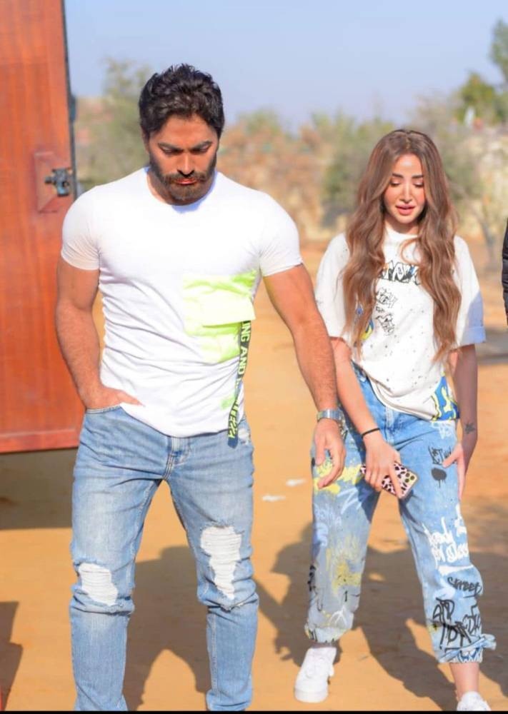 تامر حسني يلعب دور المؤلف والمخرج والبطل في فيلم «بحبك»