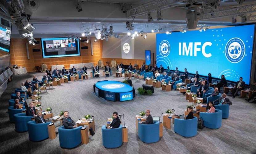 صندوق النقد يقرض 49 % من دول العالم بـ 109 مليارات دولار .. بينها 9 دول عربية