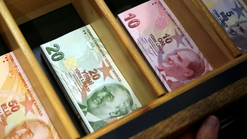 العملة التركية تواصل التراجع لليوم الثامن .. الدولار = 17.87 ليرة  