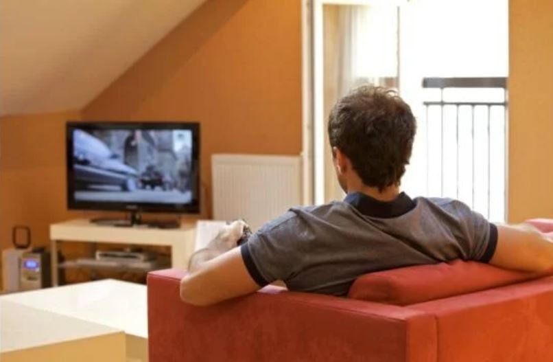 ماهي العلاقة بين مشاهدة التلفاز وأمراض القلب؟
