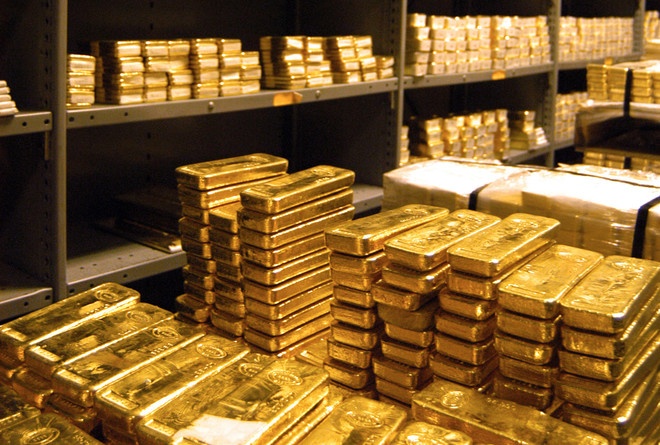 الذهب يسجل أعلى مستوى في شهر مع تراجع الدولار