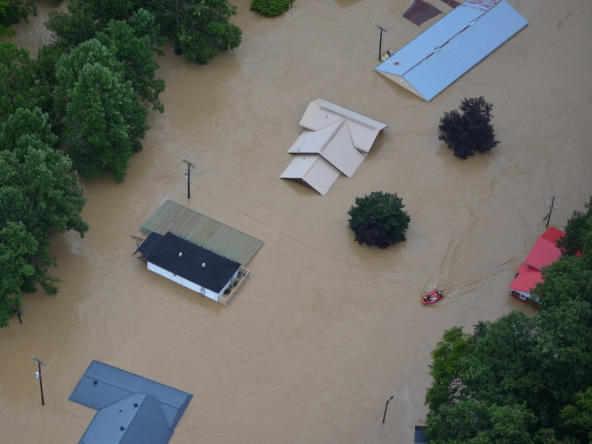 ارتفاع عدد ضحايا فيضانات كنتاكي إلى 30 قتيلا.. وتوقع مزيد من العواصف