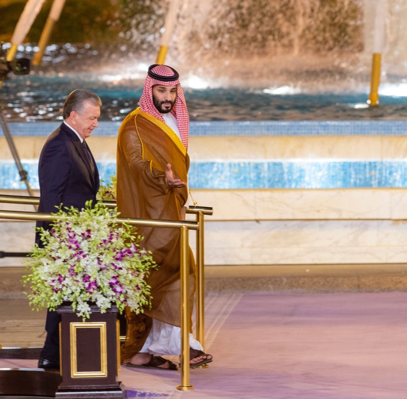 ولي العهد يبحث مع رئيس أوزبكستان أوجه العلاقات الثنائية وفرص التعاون 