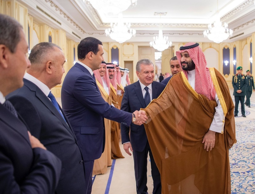 ولي العهد يبحث مع رئيس أوزبكستان أوجه العلاقات الثنائية وفرص التعاون 