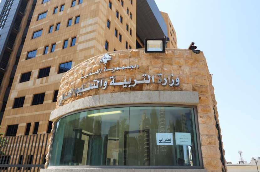 لبنان يتحول إلى دولة فاشلة .. الكفاءات تهاجر والشلل يصيب القطاع العام