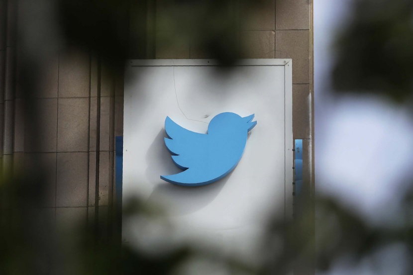 "تويتر" تبلغ الموظفين باحتمالية خفض المكافآت للنصف بسبب الأداء المالي 