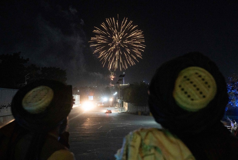 طالبان تطلق الألعاب النارية احتفالا بالذكرى الأولى لانسحاب أمريكا من أفغانستان