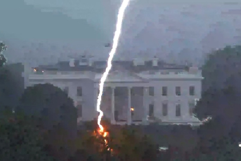 البرق يقتل شخصين قرب البيت الأبيض