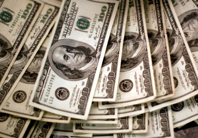 الدولار يتراجع عن أعلى مستوى له منذ 20 عاما 