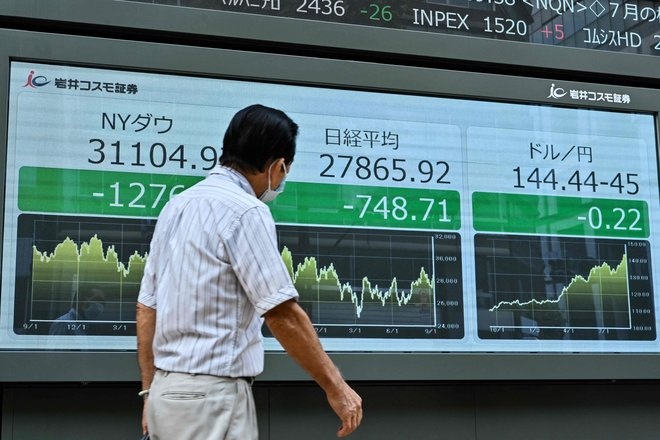 الأسهم اليابانية تغلق عند أدنى مستوى في شهرين 