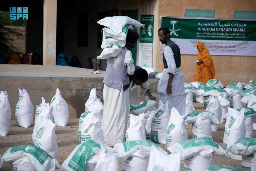 13 طنا مساعدات سعودية غذائية للمتضررين من الفيضانات في السودان