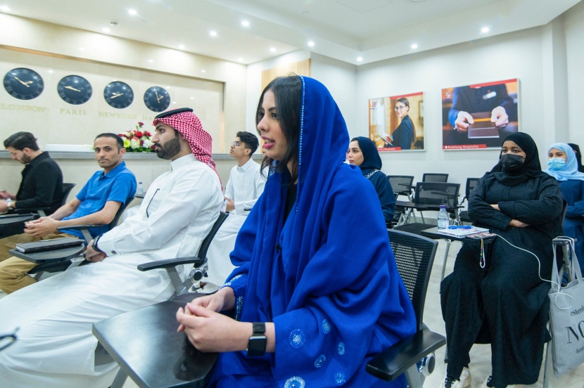 من خدمة الغرف إلى إدارة الفنادق .. سعوديون يتدربون للنهوض بالسياحة