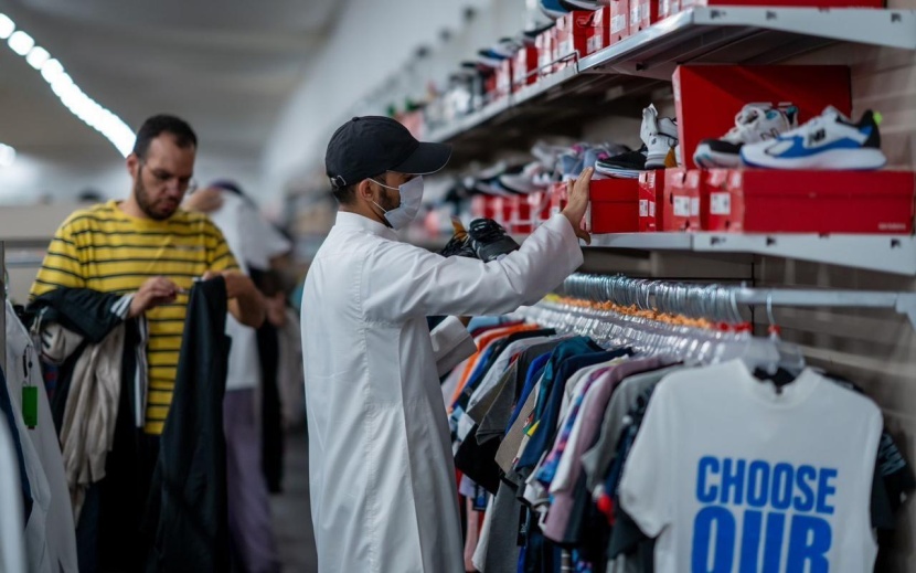 "اوتلت 2022" يتيح لزواره التجول بين الأزياء العالمية ونقوشها الجمالية