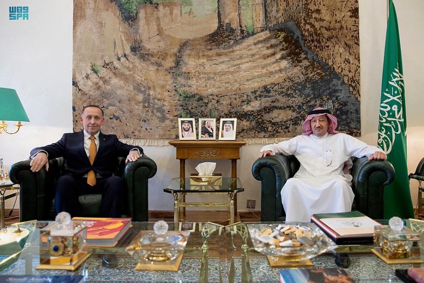 نائب وزير الخارجية يبحث المستجدات مع السفير الأوكراني