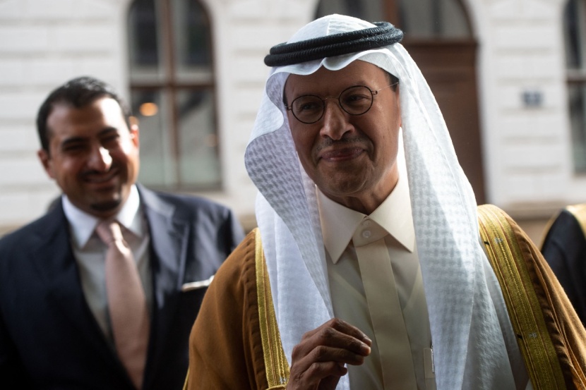 برئاسة وزير الطاقة .. أوبك بلس تخفض إنتاج النفط بمليوني برميل يوميا