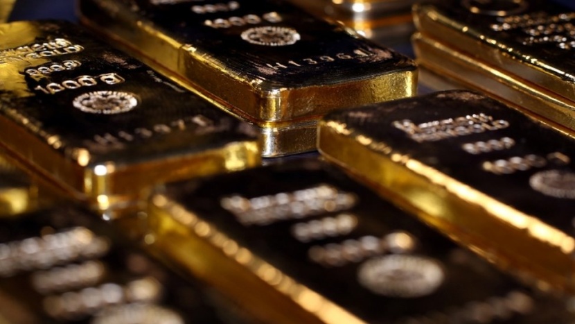 الذهب يتراجع مع صدور بيانات قوية للوظائف الأمريكية والفضة تهبط 1.7%