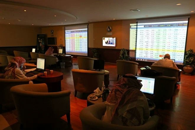 «تاسي» يتراجع 120 نقطة وسهما بترورابغ ومعادن يهبطان بأكثر من 9 %