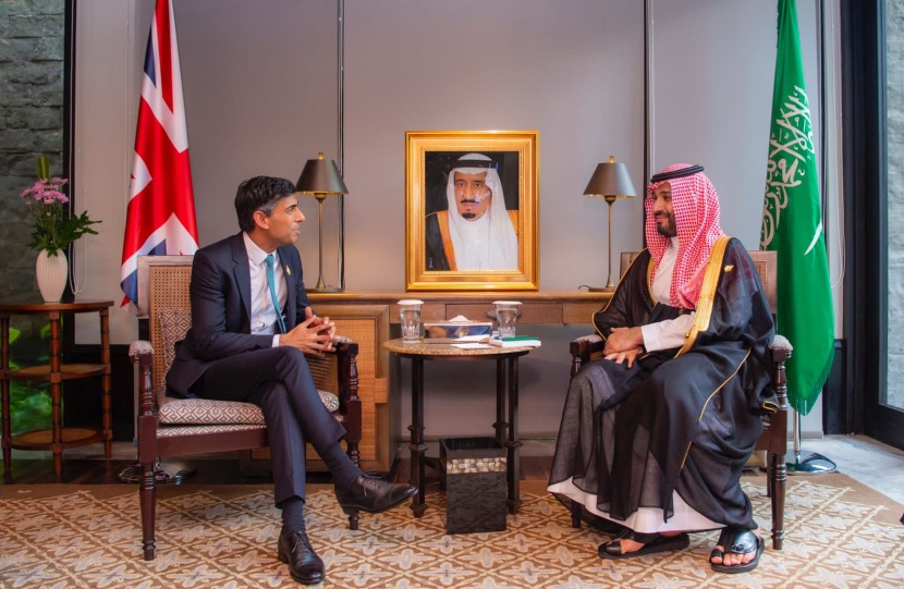 ولي العهد يناقش مع رئيس وزراء بريطانيا تطورات الأوضاع الإقليمية والدولية 