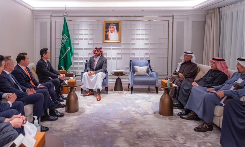 ولي العهد يبحث مع رؤساء الشركات الكورية فرص الاستثمار في الطاقة والتكنولوجيا والصناعة