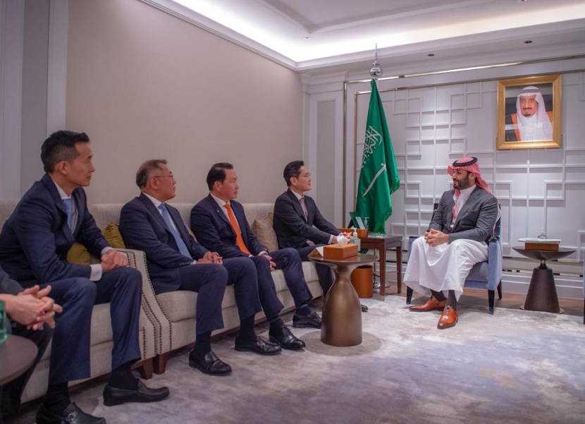 ولي العهد يبحث مع رؤساء الشركات الكورية فرص الاستثمار في الطاقة والتكنولوجيا والصناعة