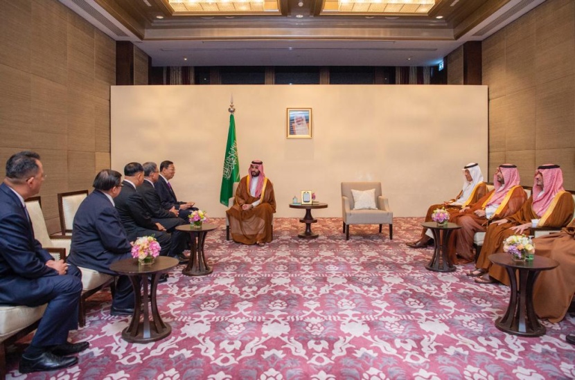 ولي العهد يستقبل بمقر إقامته في بانكوك رئيس مجلس الشيوخ التايلندي