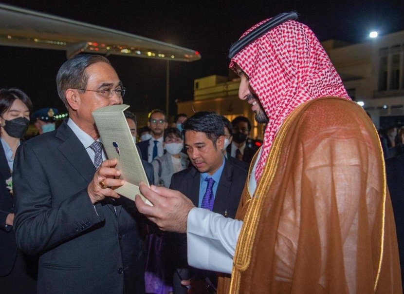 ولي العهد يشيد بالعلاقات والأواصر المشتركة بين المملكة وتايلاند
