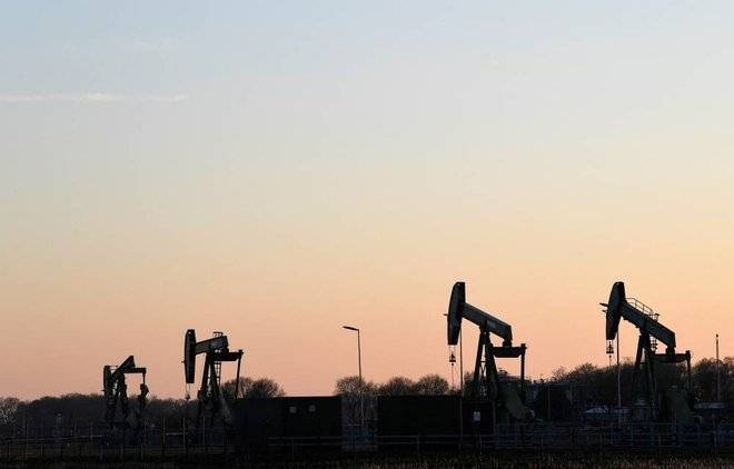 النفط يهبط 3 % إلى 85.4 دولار