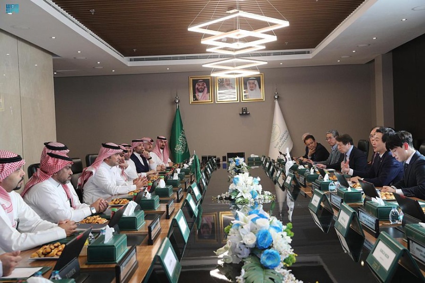 الحقيل يبحث تعزيز التعاون مع كوريا الجنوبية