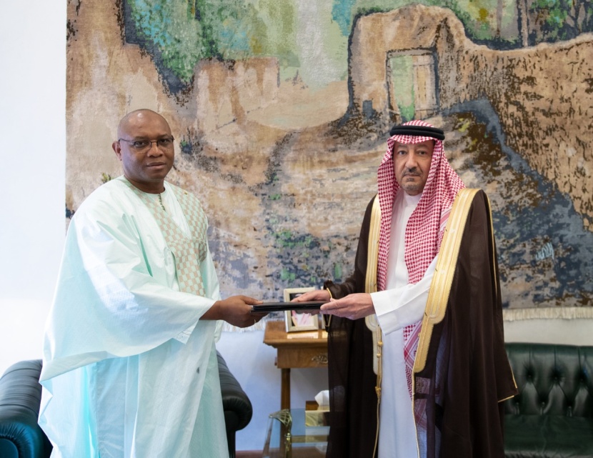 الملك يتلقى رسالة من الرئيس الغيني لتعزيز العلاقات الثنائية