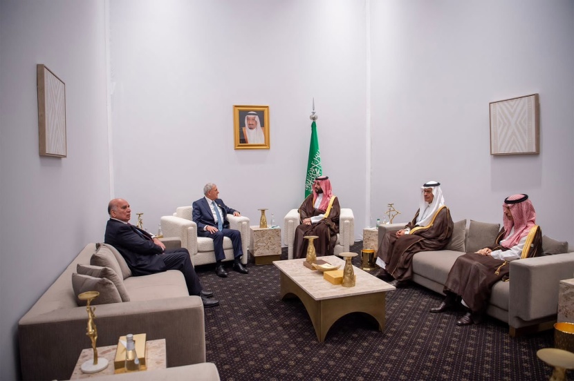 ولي العهد يبحث العلاقات الثنائية مع الرئيس العراقي