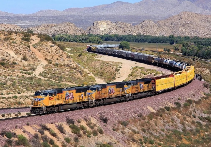 الكونجرس الأمريكي يتدخل لمنع إضراب كبير لقطاع الشحن في سكك الحديد 