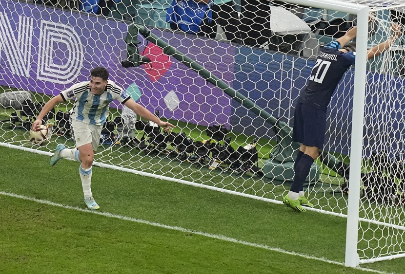 الأرجنتين تبلغ نهائي كأس العالم
